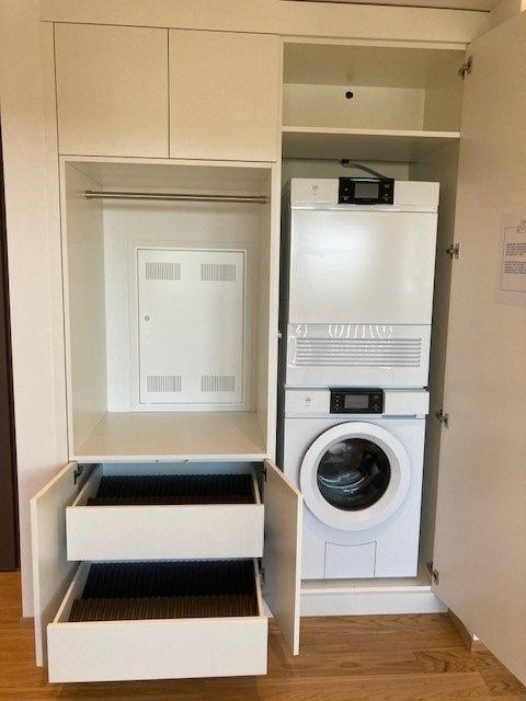 Grosszügige Maisonette-Wohnung - Garderobe_Waschturm