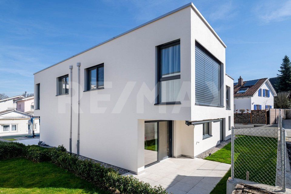 Moderne 5.5 Zimmer Doppelhaushälfte mit Wintergarten -  Bild 1