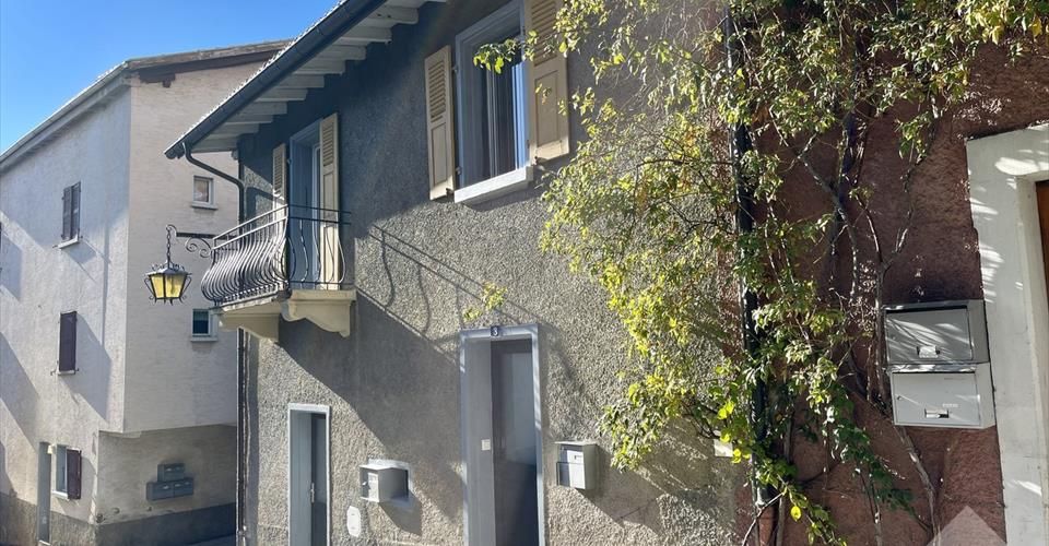 Appartement duplex 2.5 pces dans maison de village totalement rénovée - Appartement 2.5 pièces - image - 1