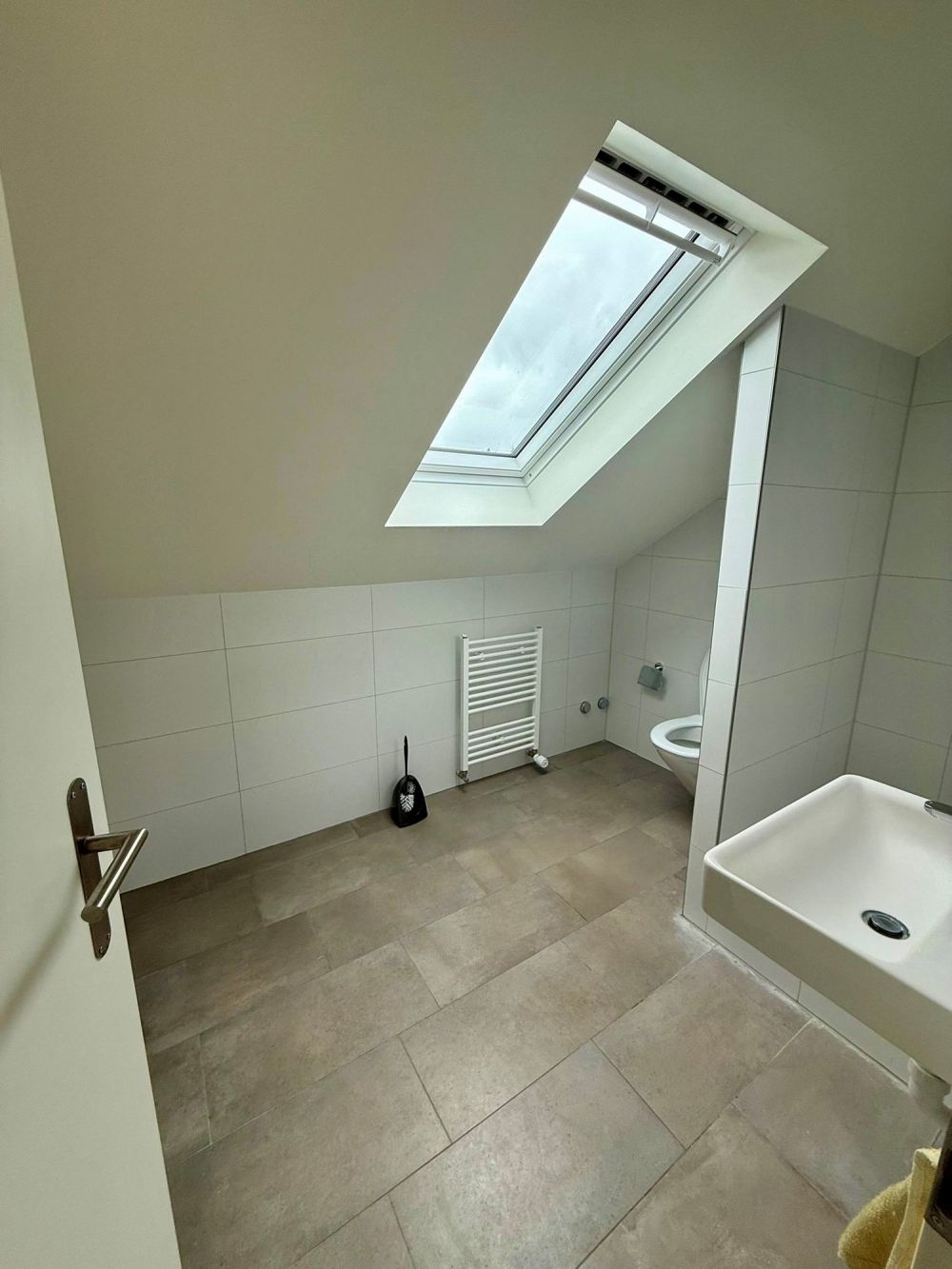 Moderne 2-Zimmer-Dachwohnung in ruhiger Lage von Seuzach -  Bild 5