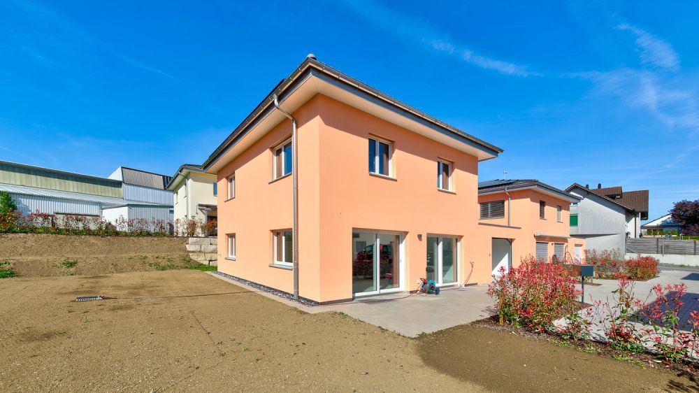 Neubau, nahezu energieautark - Freistehendes 5½-Zimmer Einfamilienhaus mit grossem Garten -  Bild 1