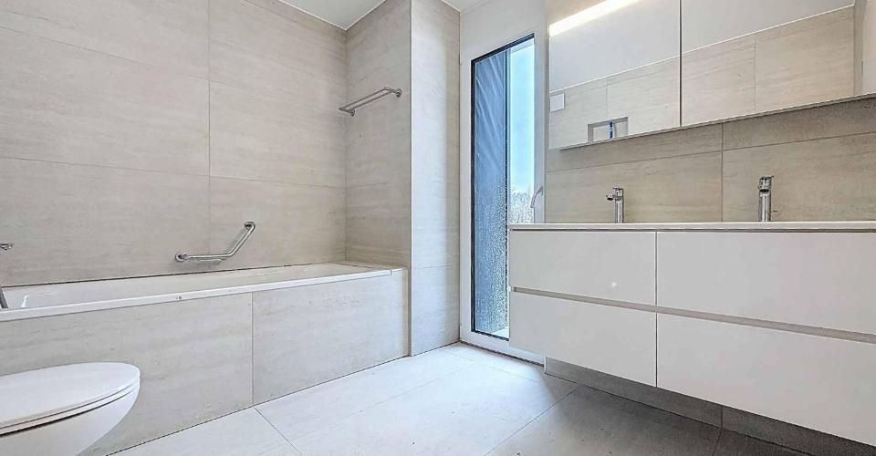 Nouvelle promotion : appartement de 5.5 pièces avec balcon couvert et terrasse - Attique 5.5 pièces - image - 8