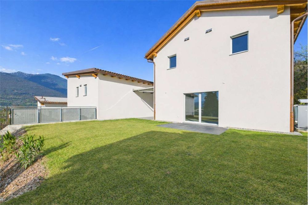 Nuova villa immersa nel verde a Sant'Antonino - Bild 13