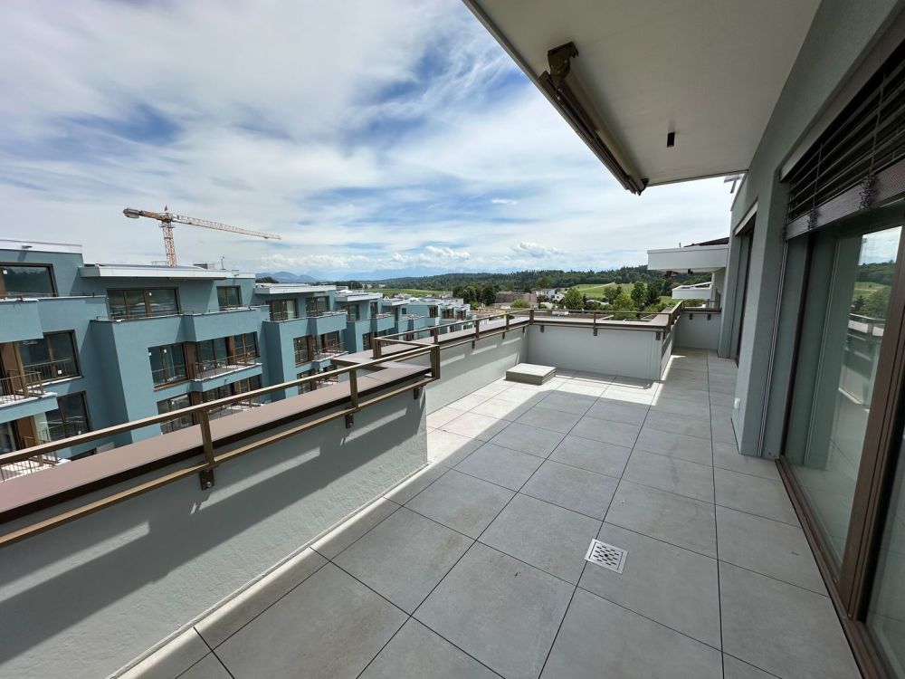 Erstbezug 2026 - Exklusive 3.5-Zimmer-Attikawohnung mit zwei Terrassen - Balkon Ost