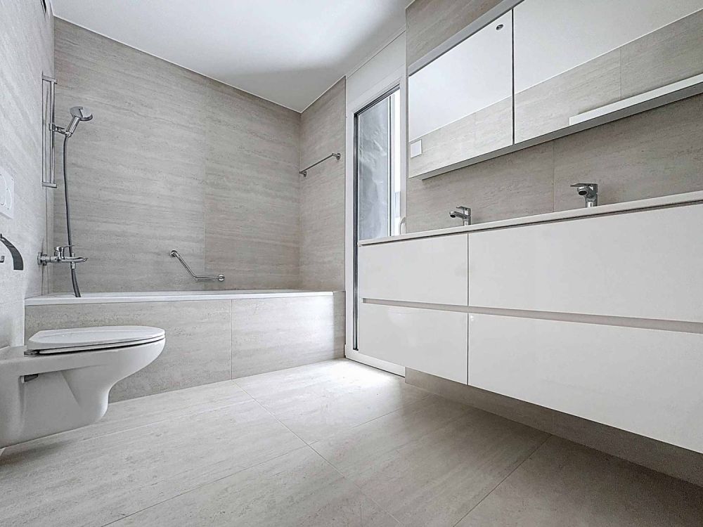Luxuriöse 4.5-Zimmer-Wohnung mit Balkon, neu -  Bild 7