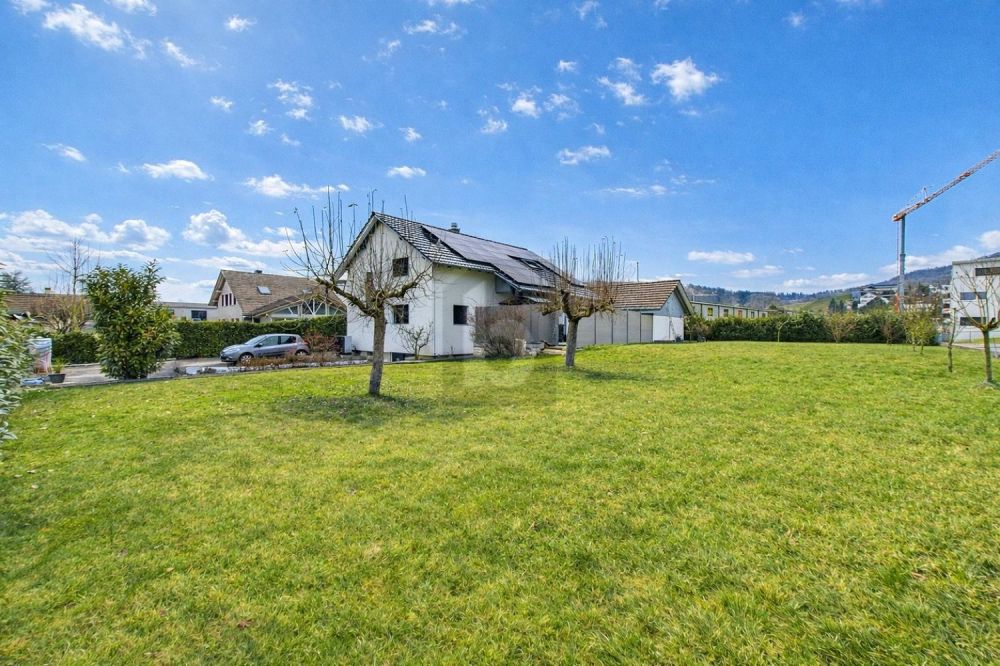 FRISCH RENOVIERT, VIEL PLATZ UND SEP. WOHNUNG - Bild 1