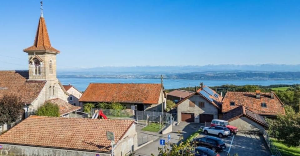 Appartement 4.5 pièces au rez supérieur — Baigné de lumière avec vue sur la place du village - Appartement 4.5 pièces - image - 5
