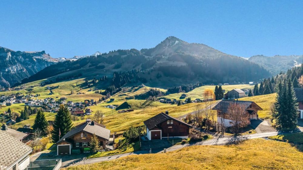 Modernes Chalet mit nachhaltiger Bauweise und Bergpanorama -  Bild 2
