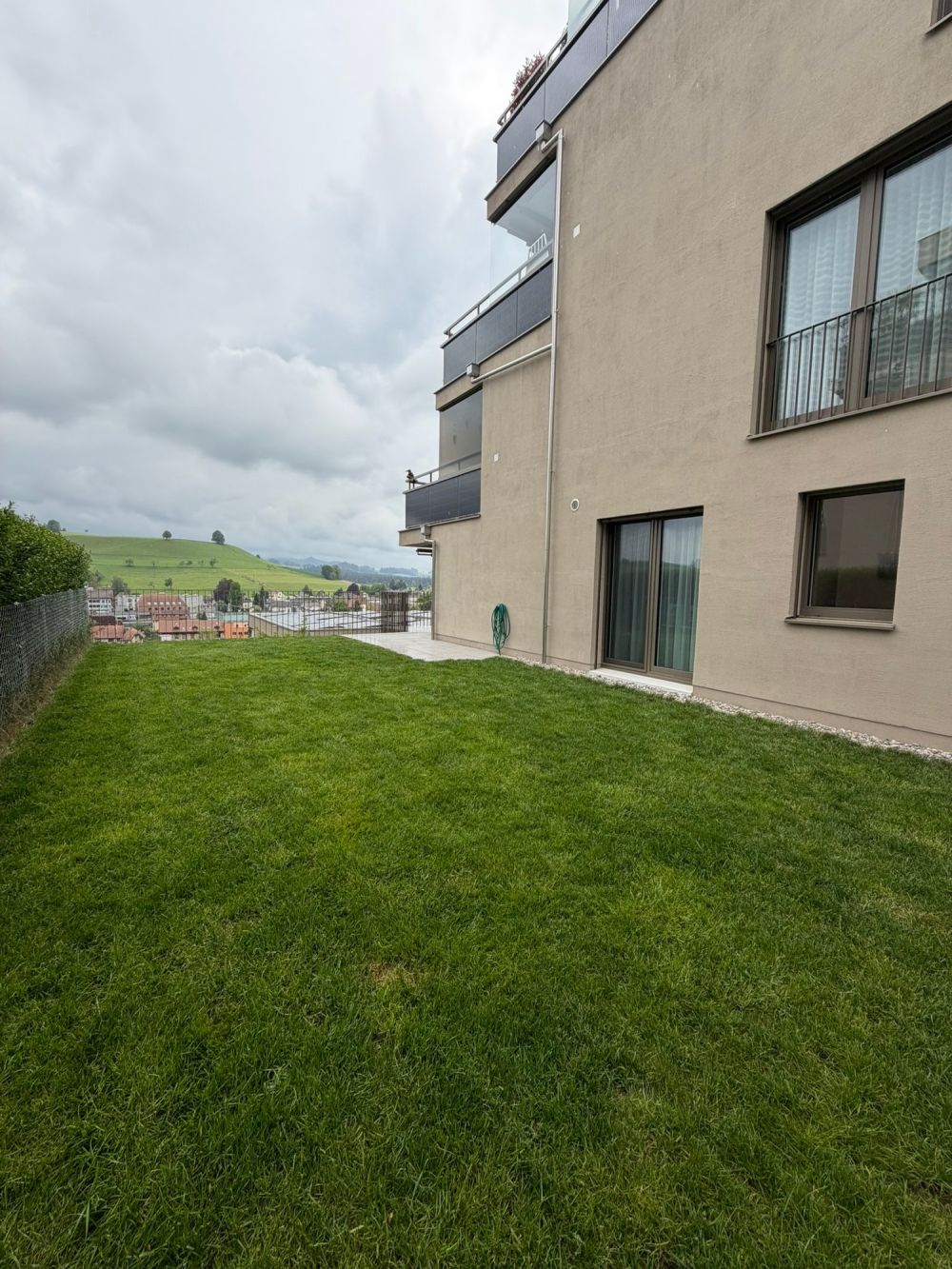 Grosse 3.5 Zimmerwohnung 92.5m2, 2 Nasszellen und 36 m2 Terrasse -  Bild 1