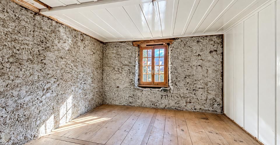 Chalet à rénover – L'âme d'une grange alpine à Sarreyer - Maison jumelée 4.5 pièces - image - 9