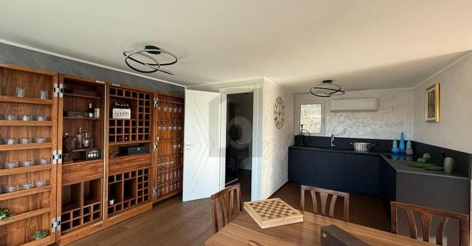 MODERNE ET ÉLÉGANTE AVEC PISCINE ET VUE - Villa 6.5 pièces - image - 4