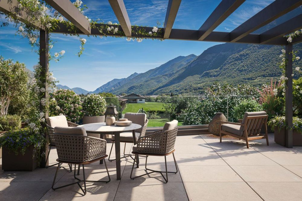 Splendido attico di 6 locali con vista panoramica a Biasca - Bild 1