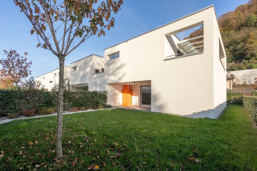 BEZAUBERNDE 5,5-ZIMMER-VILLA MIT GARTEN -  Bild 1