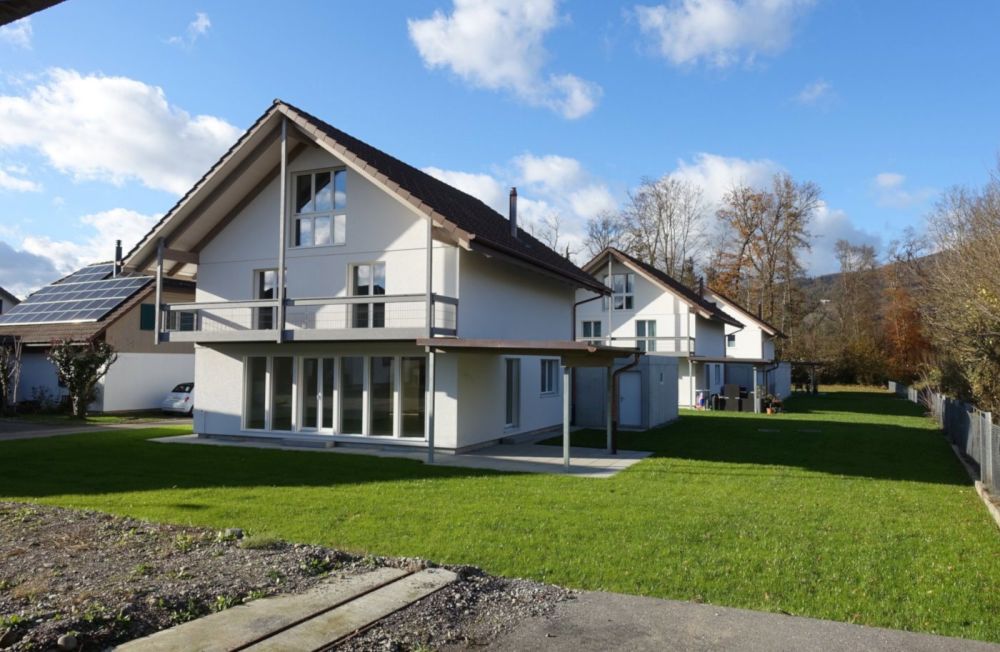 Schönes 6.5-Zimmer Einfamilienhaus mit viel Holz -  Bild 3