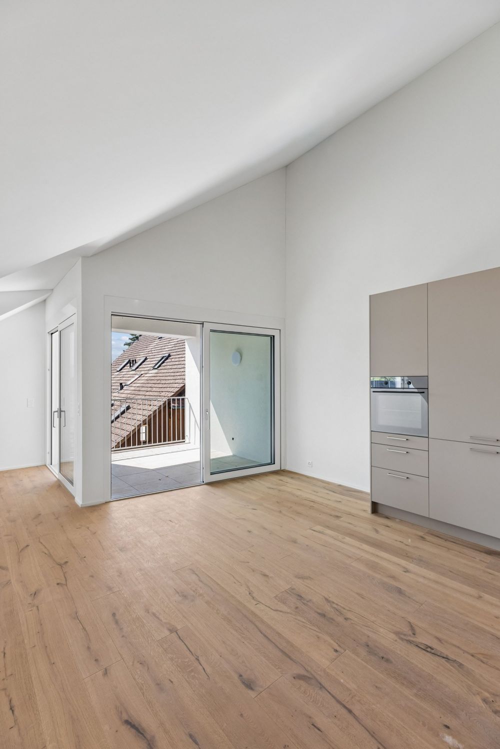 Moderne 3.5-Zimmer-Dachwohnung - lichtdurchflutet & einladend -  Bild 8