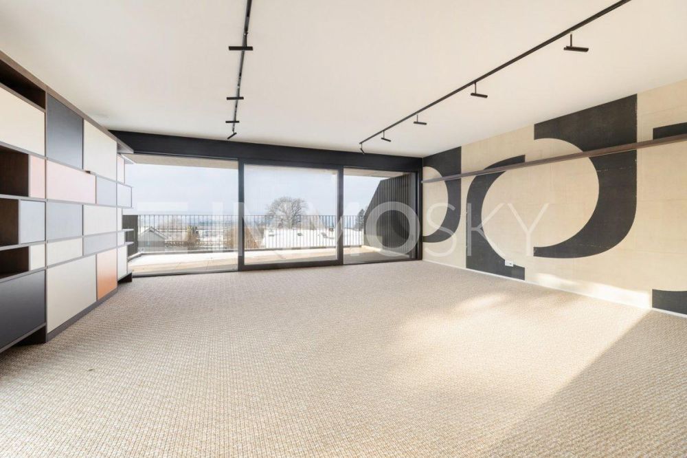 Attika-Perle der Extraklasse - Wohnkomfort über den Dächern – fliessender Übergang zur Terrasse