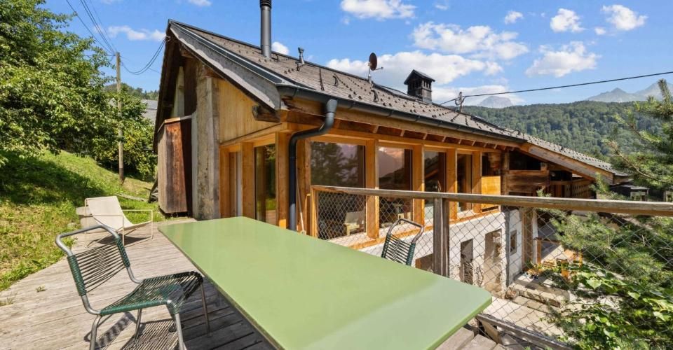 Un chalet d'exception entre plaine et montagne, au coeur de la commune - Maison 4.5 pièces - image - 1