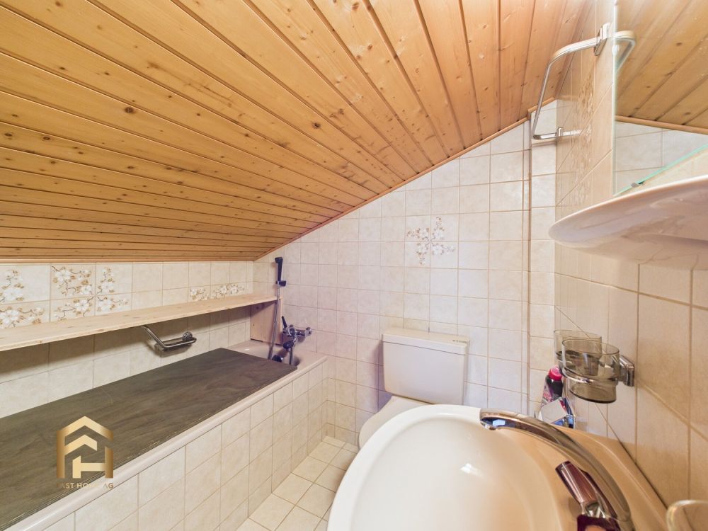 4.5 ZWG mit Atelier und Ausbaupotenzial im Herzen von Naters - 4.5 ZWG DG