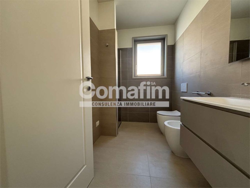 Chiasso : 2.5 locali al 1P - Moderno con terrazzo - Bild 9