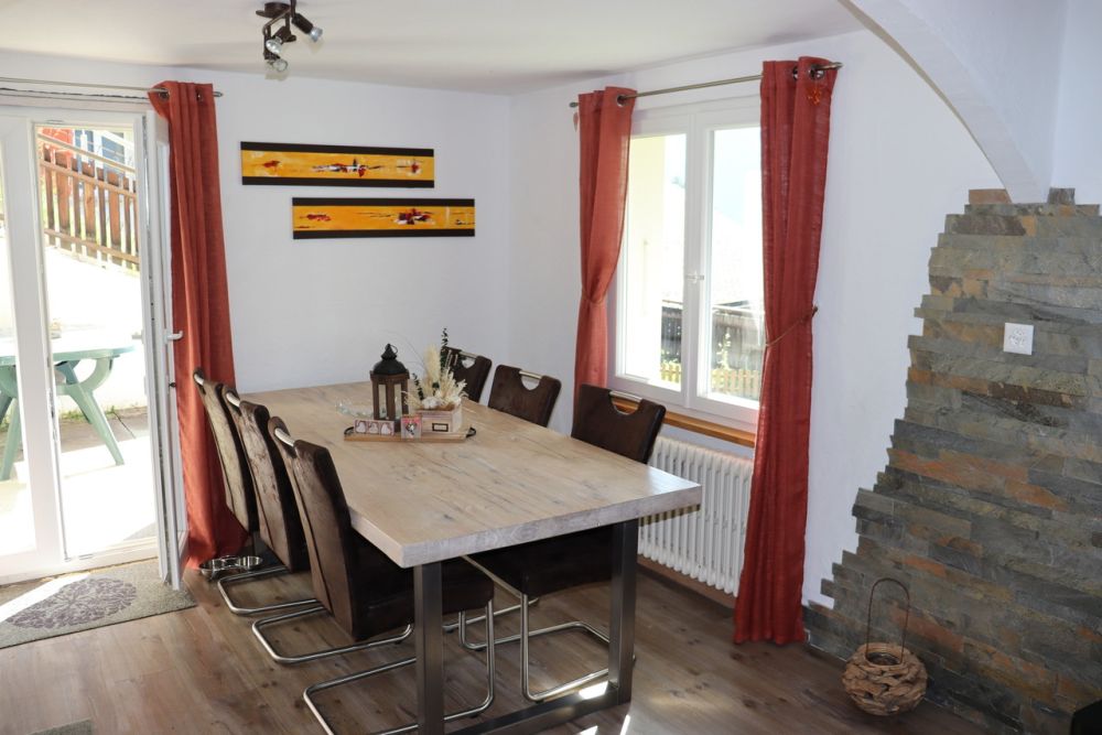 Stilvolle 2.5-Zimmer-Wohnung mit Garten und Terrasse in Grächen! - Bild 3