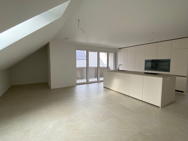 Charmante 4.5-Zimmerwohnung mit leichten Dachschrägen - Wohn-/Essbereich