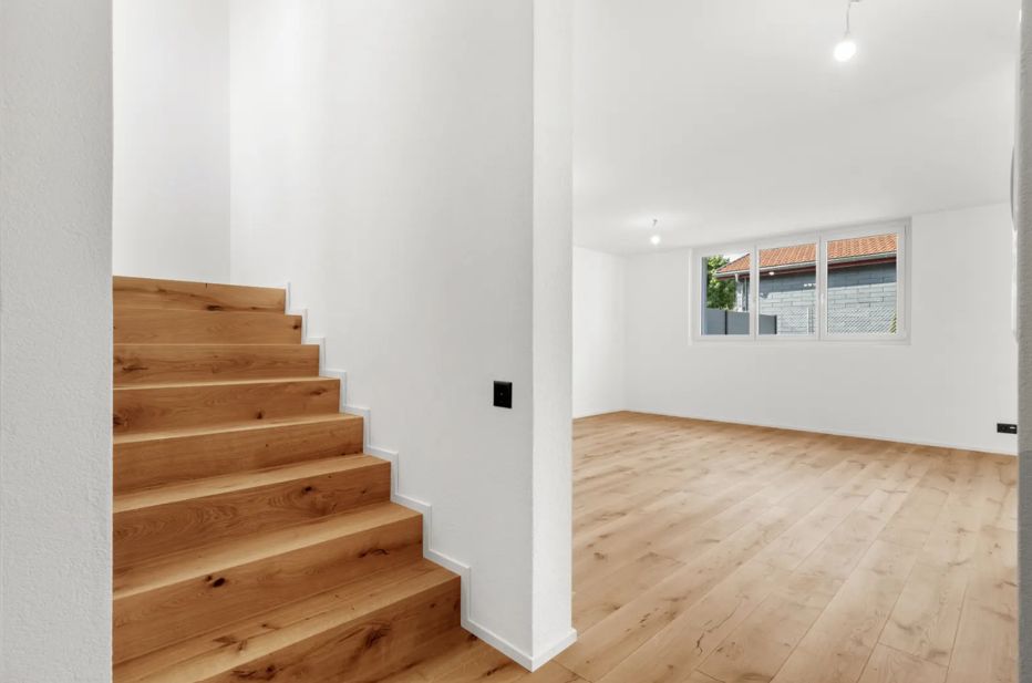 Linkes 6.5-Zimmer-Doppeleinfamilienhaus – ruhiger gelegen & zusätzliche Parkfläche -  Bild 13