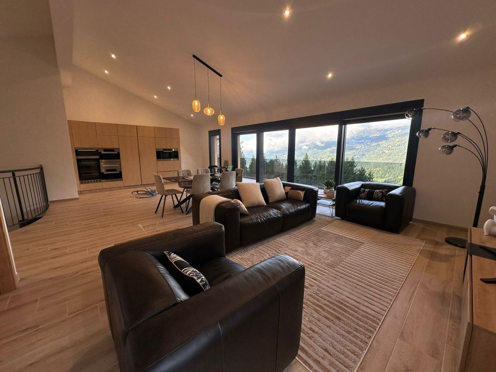 Exklusives Neubau-Chalet mit atemberaubendem Ausblick in Crans-Montana -  Bild 1