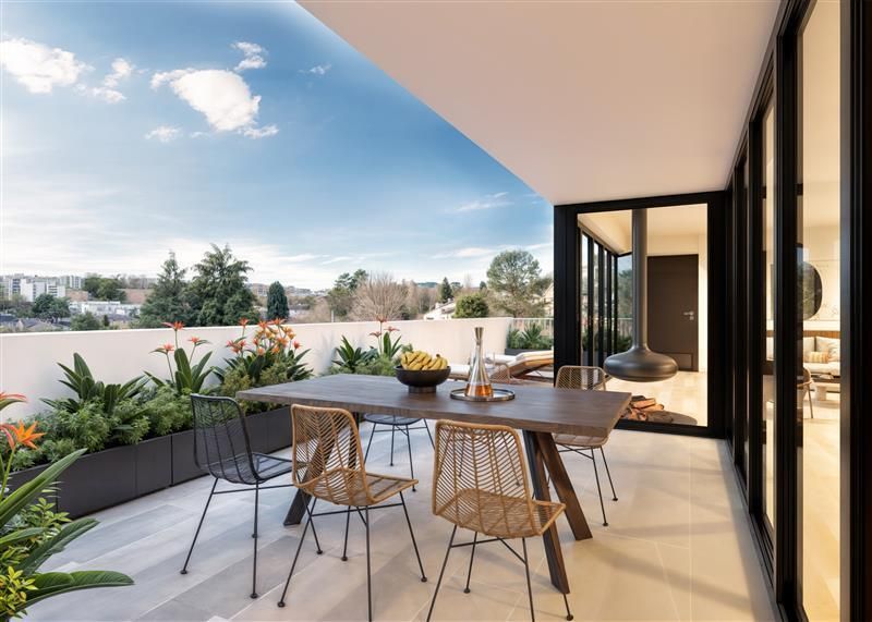 EXCLUSIVITE Appartement de standing dans un quartier prisé - La terrasse avec une magnifique vue dégagée / Die Terrasse mit einem herrlichen freien Blick / The terrace with a magnificent view