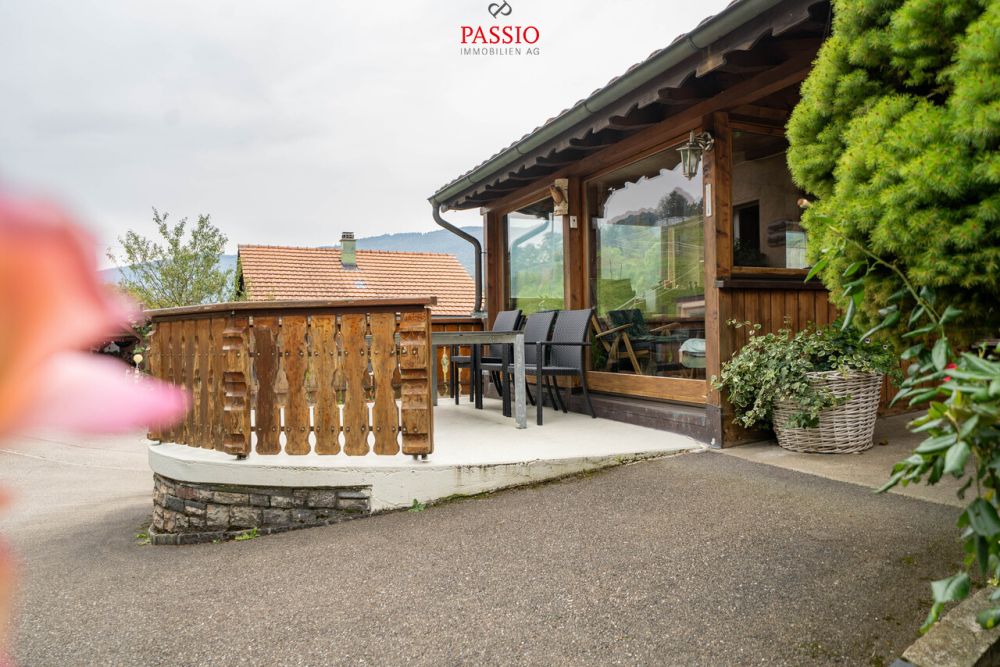 Vielseitiges 11,5-Zimmer Haus mit Nebengebäude und Ausbaupotenzial - Bild 2