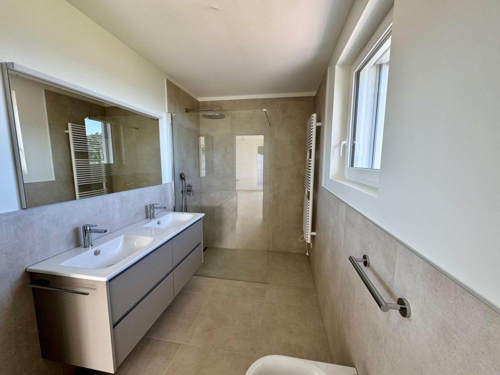 Cademario – Exklusive Villa mit Pool und spektakulärer Seesicht -  Bild 10