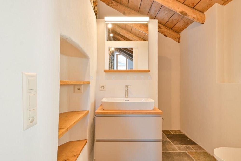 Caratteristica casa interamente ristrutturata con grande locale hobby -  Bild 10