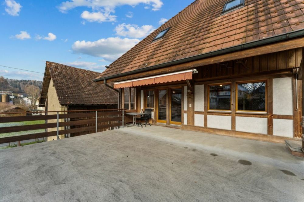 Zweifamilienhaus / EFH mit Einliegerwohnung - 4.5 Zimmer Haus