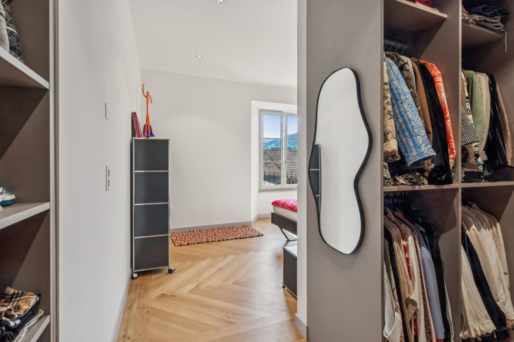 Elégance et cachet à Vuadens - Grande chambre à coucher avec dressing