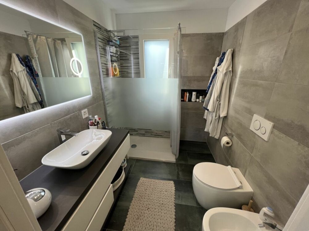 Moderna casa bifamiliare individuale, di 4.5 +3.5 locali con ampio giardino - Bild 8