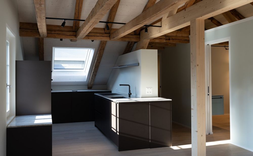 Exklusive 3.5-Zimmer-Dachwohnung im Rosengarten – Historischer Charme trifft modernes Design -  Bild 4