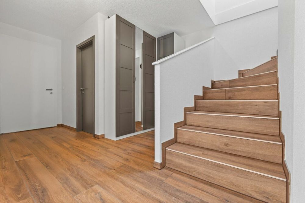 Villa jumelée de 5.5 pièces à la Tour-de-Trême - Entrée + Escalier