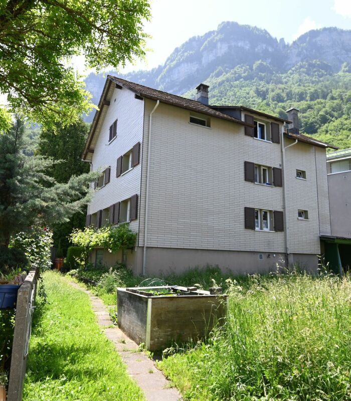 Dreifamilienhaus auf grossem Grundstück -  Bild 2