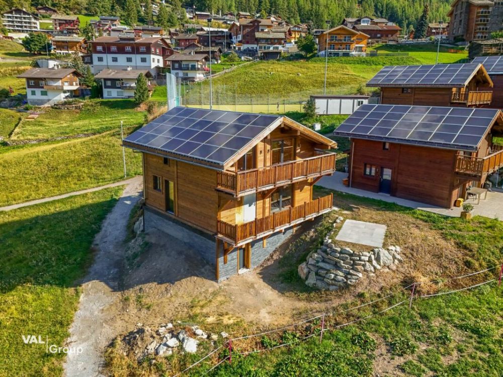 Das letzte Chalet: Neubau mit Zweitwohnsitz in Grächen -  Bild 1