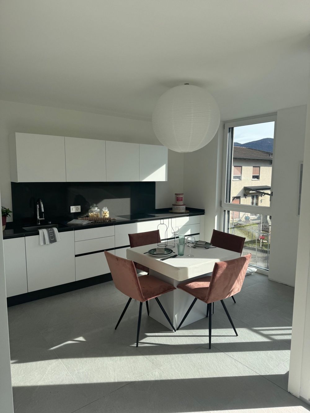 Elegante appartamento 2.5 locali con grande giardino privato (prima locazione) -  Bild 4