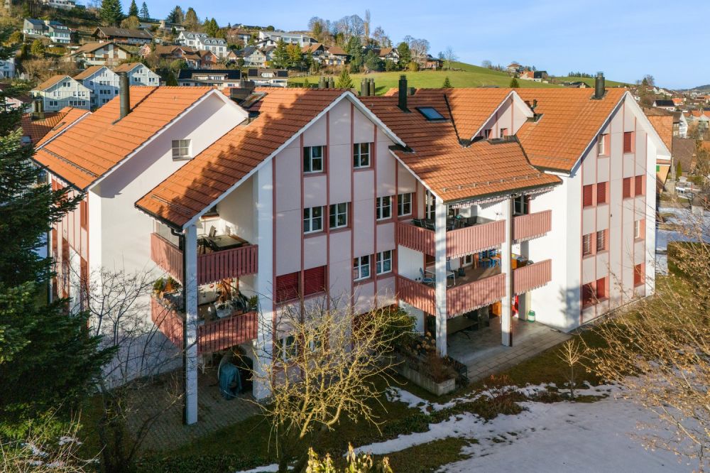 Attraktive 5.5 Zimmer-Maisonette-Wohnung mit Balkon - Bild 1