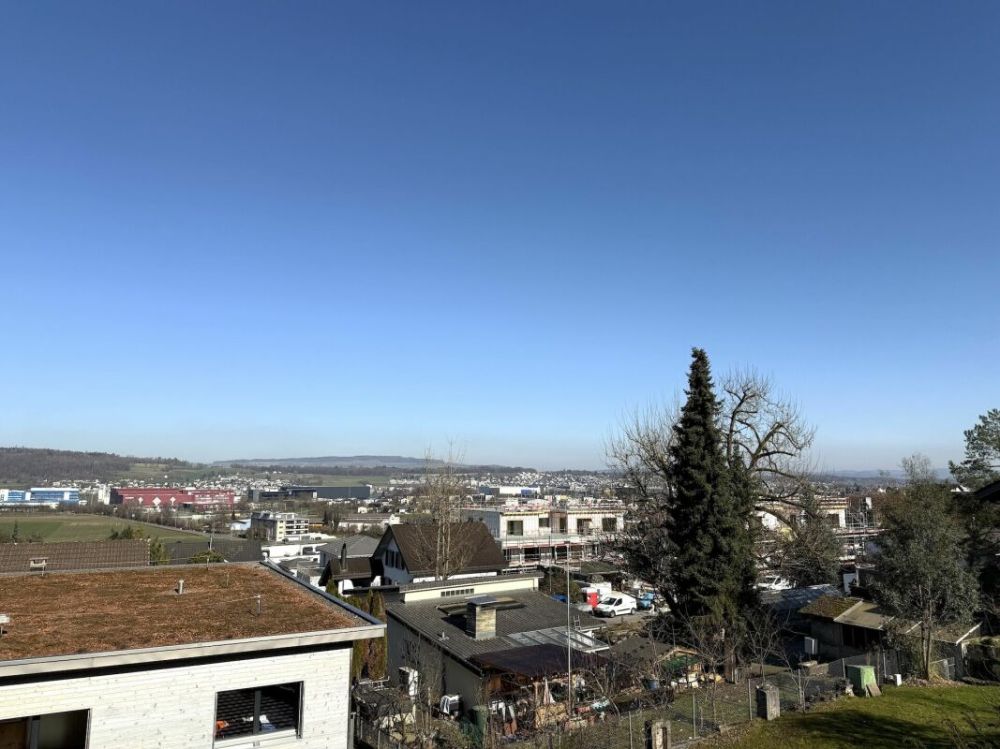 ATTRAKTIVES WOHNEN MIT WEITBLICK; 4 1/2 Zimmer Attikawohnung -  Bild 3