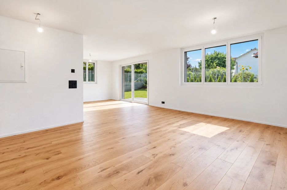 Linkes 6.5-Zimmer-Doppeleinfamilienhaus – ruhiger gelegen & zusätzliche Parkfläche -  Bild 5