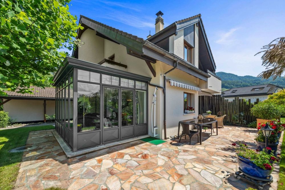 Prächtige Semi-Detaché-Villa mit großem landschaftlich gestaltetem Garten. Liebe auf den ersten Blick! -  Bild 2