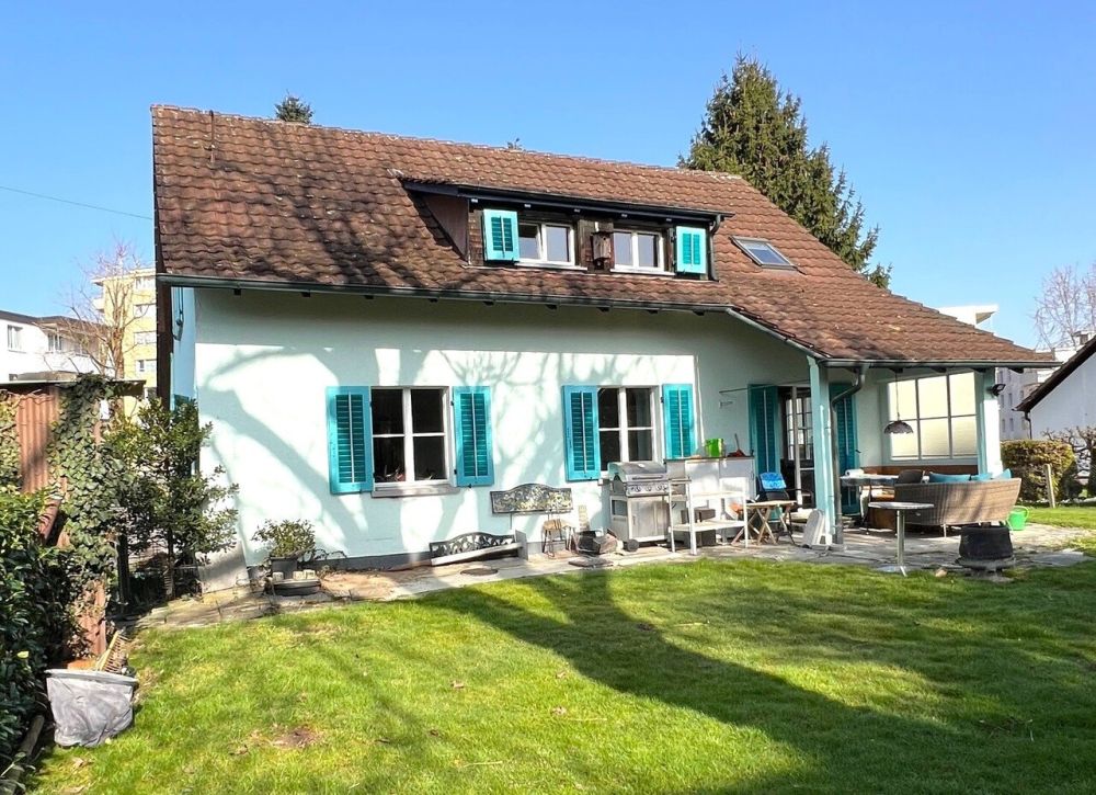 Grundstück mit Potenzial  Totalsanierung oder Neubau -  Bild 1