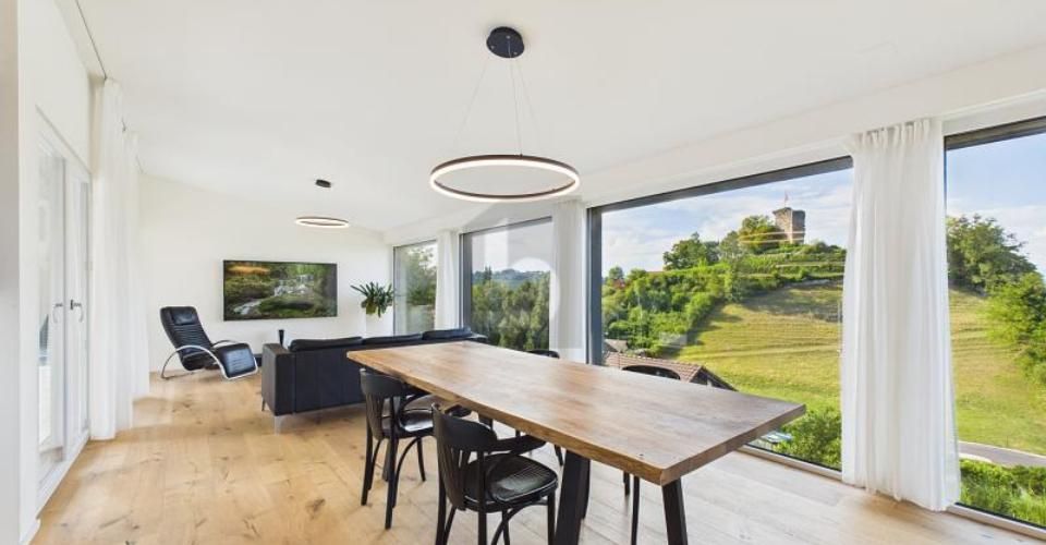 KERNSANIERT MIT GARTEN, POOL UND PANORAMASICHT - Maison 5.5 pièces - image - 3