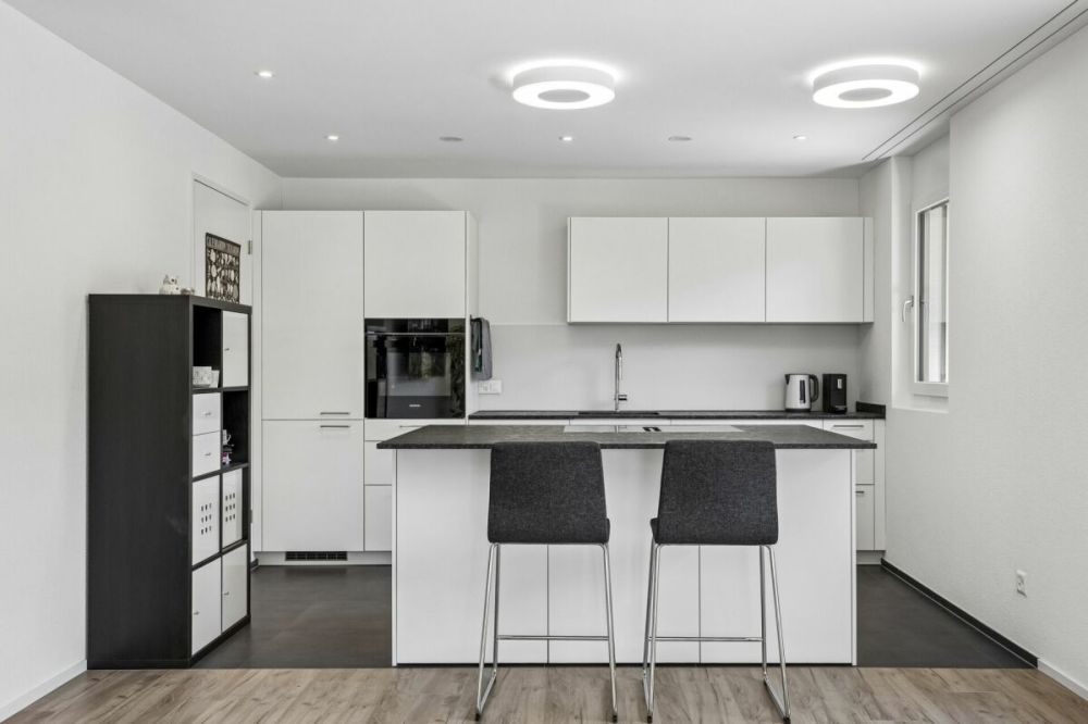 Neuwertige 2.5-Zimmer-Gartenwohnung mit viel Tageslicht - Helle Küche