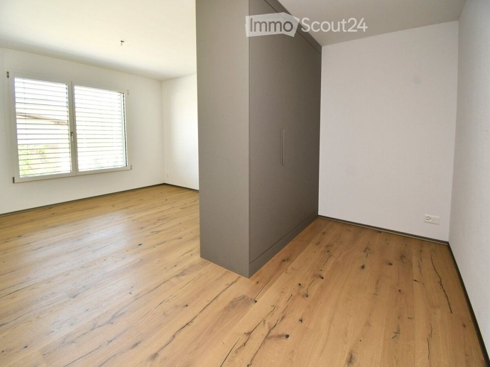 Wohnqualität im Grünen  Schöne 2.5 Zimmerwohnung in Rosshäusern - Schlafzimmer