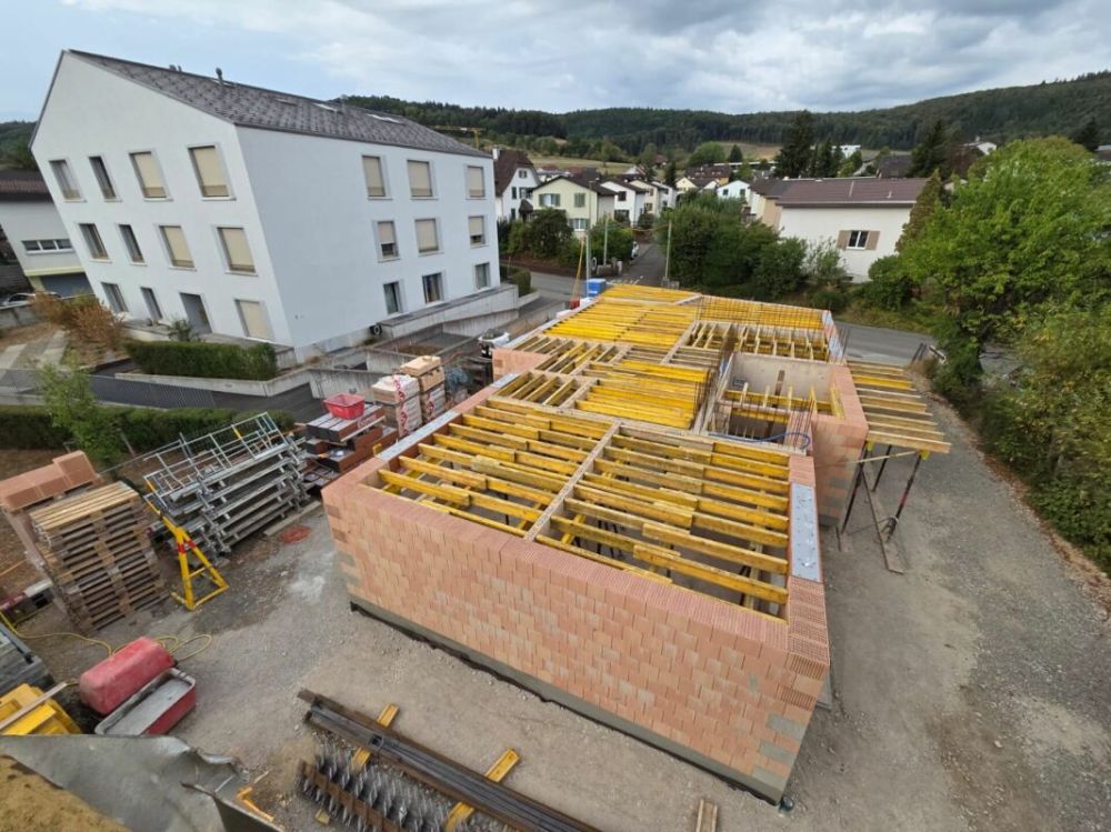 4.5 Zimmer-Wohnung mit Hobbyraum und Carport -  Bild 7