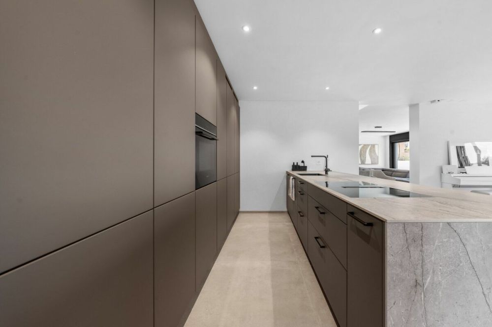 Exklusives Einfamilienhaus mit Pool, Smarthome und luxuriöser Ausstattung -  Bild 7