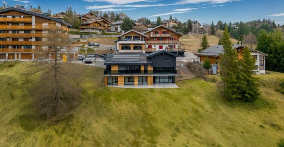 Architecture moderne et vue imprenable sur les Alpes valaisannes - Villa 5.5 pièces - image - 1